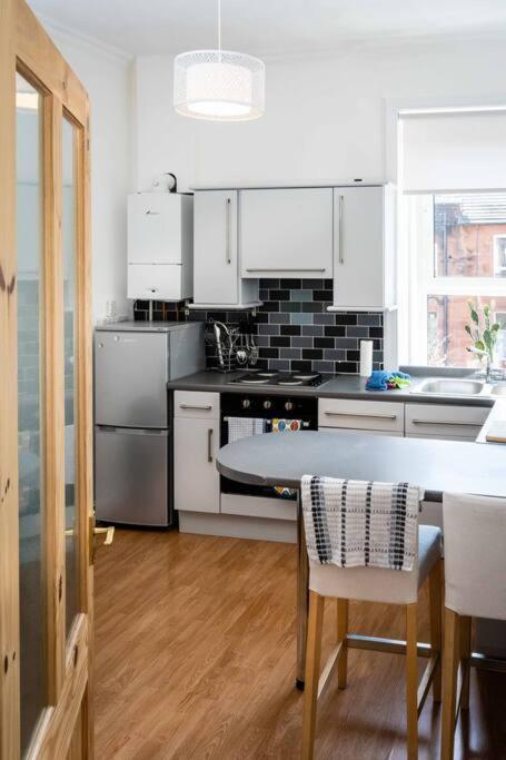 Charming 1-Bed Southside Flat In Great Location Lejlighed Glasgow Eksteriør billede